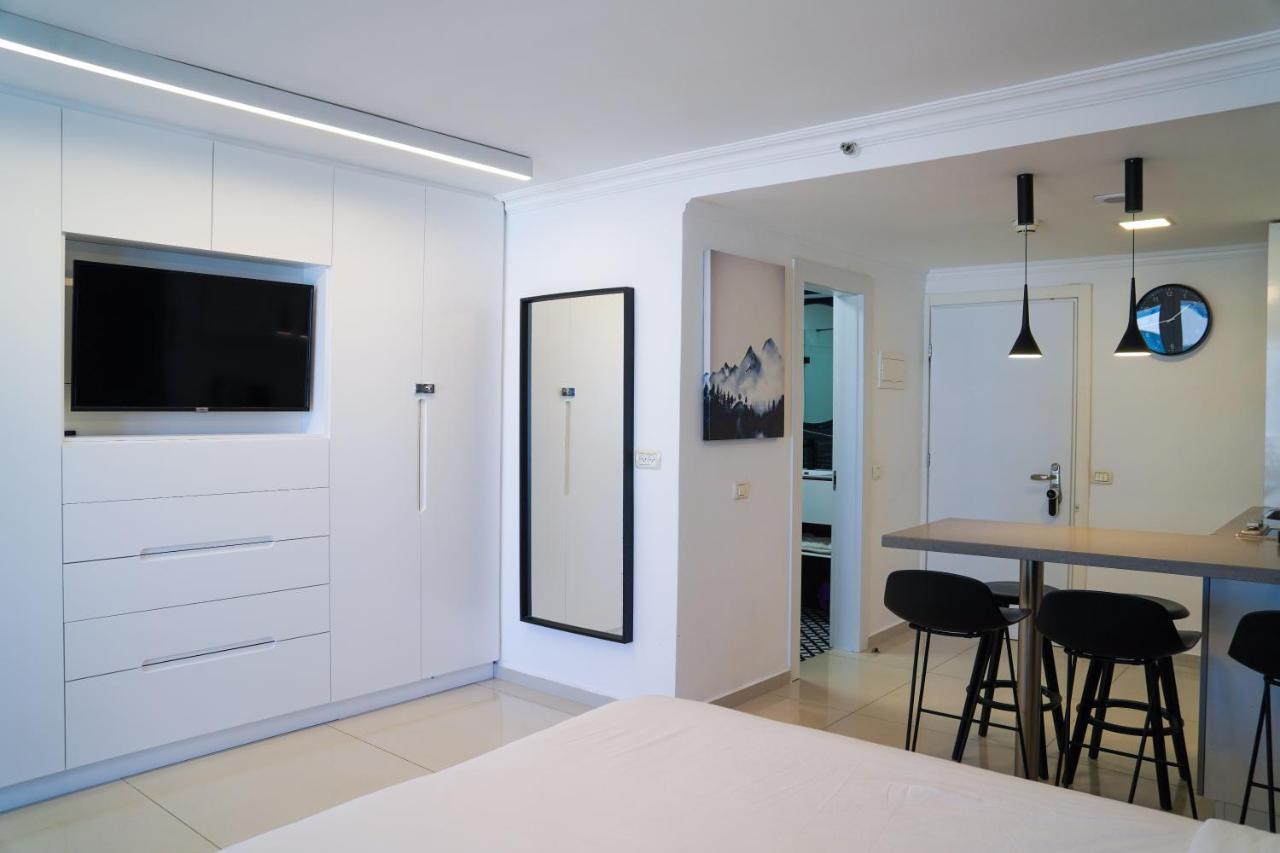 Beachfront Boutique Apartment Herzelia Екстериор снимка