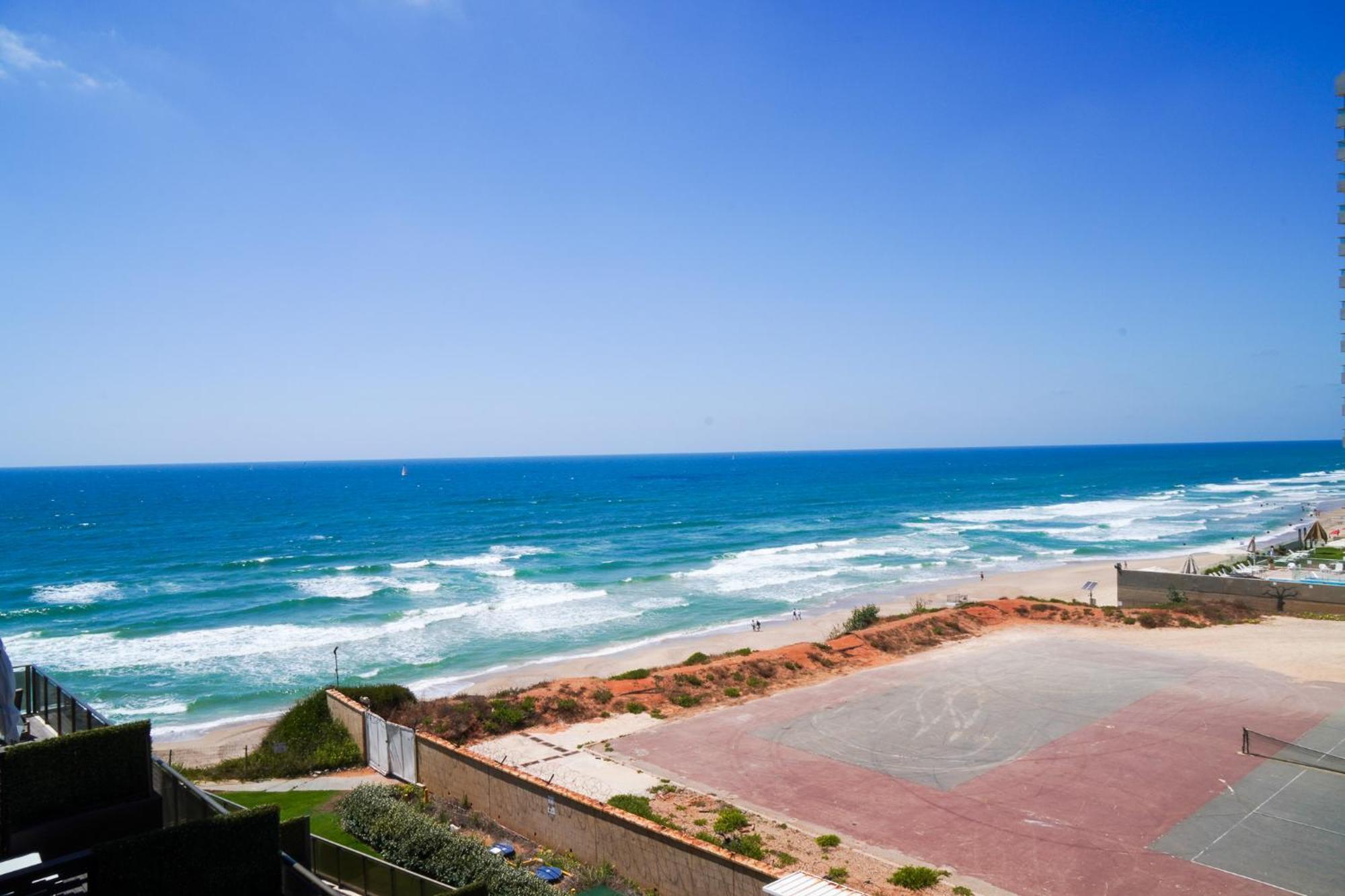 Beachfront Boutique Apartment Herzelia Екстериор снимка